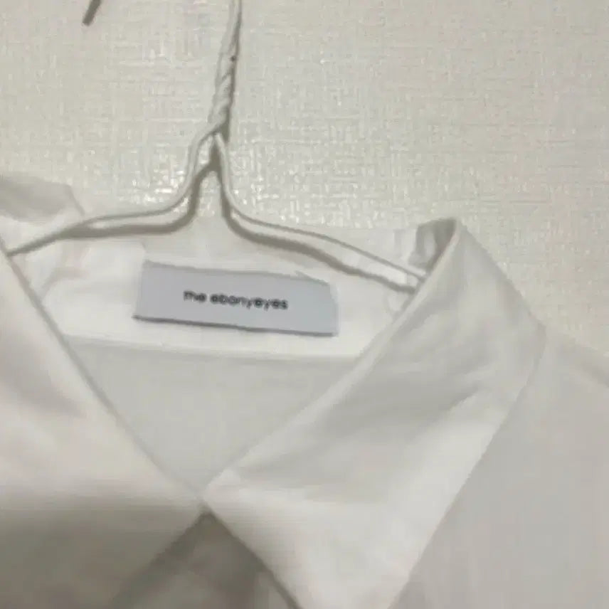 [BUNJANG] The Ebony Eyes Crop Blouse / 더에보니아이즈 크롭 블라우스 23SS
