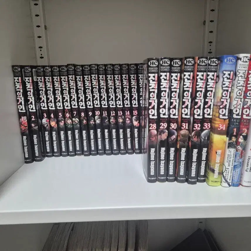 [BUNJANG] Attack on Titan Complete Manga Set / 진격의 거인 진격거 만화책 전권 세트+ 외전 2개