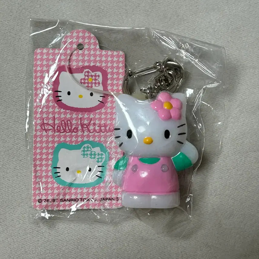 [SOLD OUT] 새상품 고전 키티 카오하나 라이트 스트랩