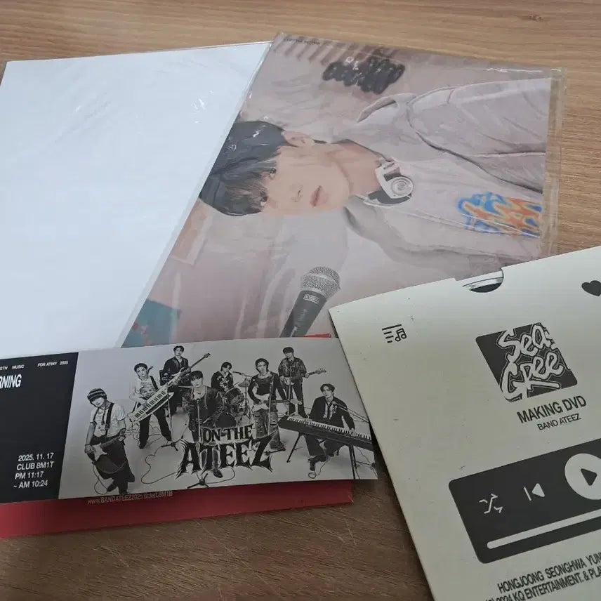 [BUNJANG] ATEEZ ATINY 2025 Season's Greetings / 에이티즈 2025 시즌그린팅 시그 에이티니