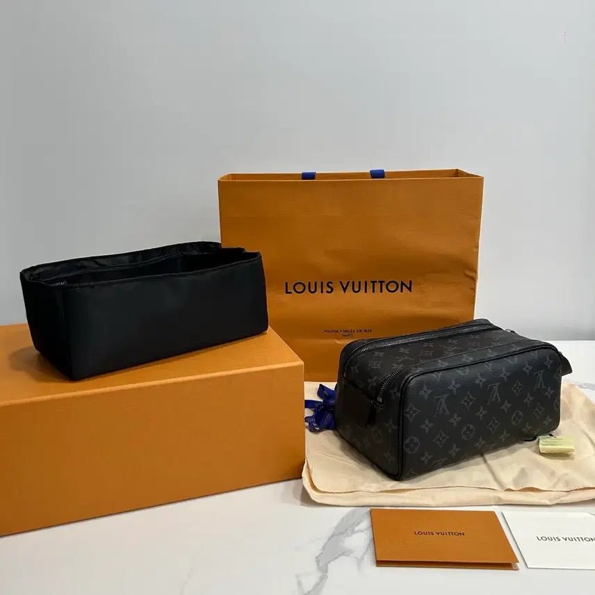 [BUNJANG] Louis Vuitton Eclipse Dopp Kit Clutch Bag / {새상품급} 루이비통 이클립스 돕키트 클러치백