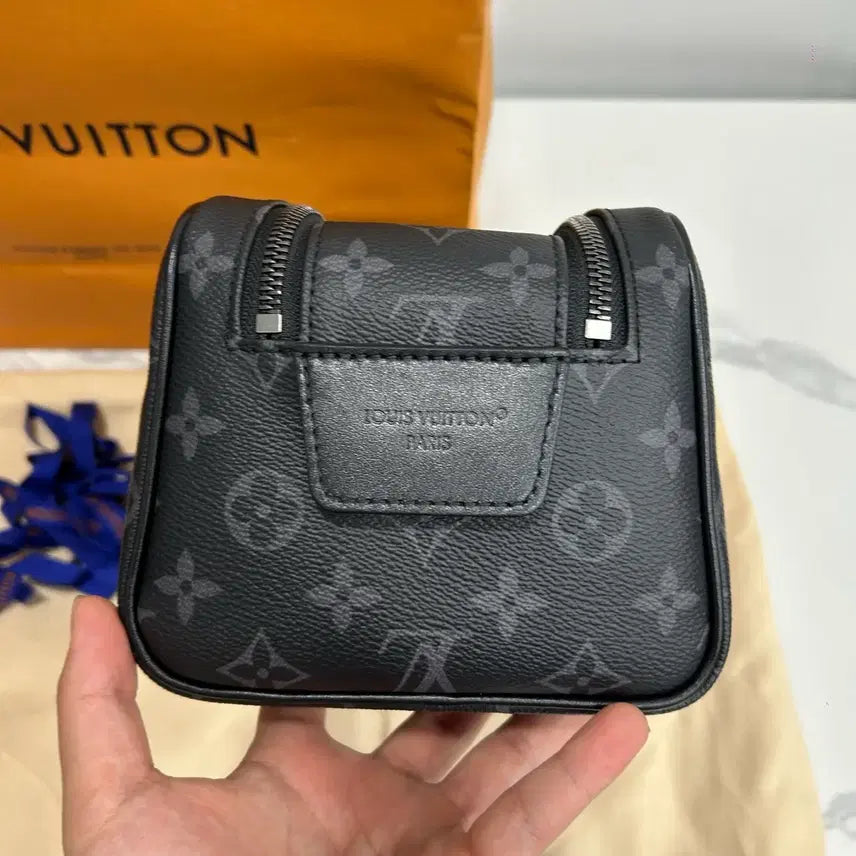 [BUNJANG] Louis Vuitton Eclipse Dopp Kit Clutch Bag / {새상품급} 루이비통 이클립스 돕키트 클러치백