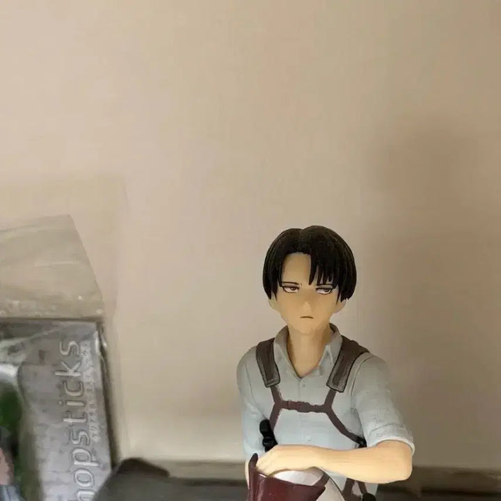 [BUNJANG] Attack on Titan Levi Figure + Acrylic Stand Bundle Set / 진격의거인 리바이 제일복권 g상피규어 + 밥상아크릴 + 독서아크릴 일괄