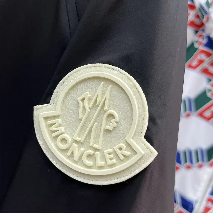 [BUNJANG] Moncler Hooded Windbreaker Jacket / [100~105사이즈]몽클레어 후드 집업 바람막이 블랙 와팬로고 자켓