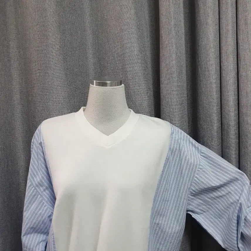 [BUNJANG] Striped V-Neck Sweatshirt / 스트라이프배색 브이넥 맨투맨