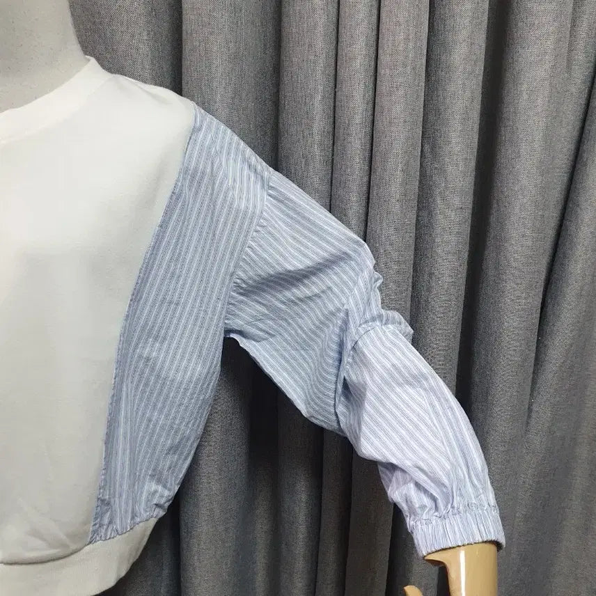 [BUNJANG] Striped V-Neck Sweatshirt / 스트라이프배색 브이넥 맨투맨