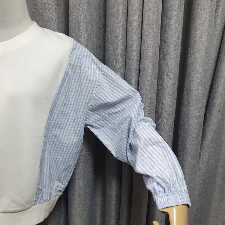 [BUNJANG] Striped V-Neck Sweatshirt / 스트라이프배색 브이넥 맨투맨