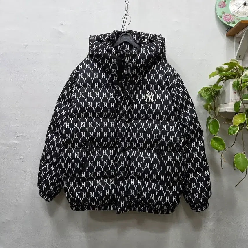 [BUNJANG] MLB Monogram Goose Down Padding Jacket / MLB/모노그램 구스다운 패딩 L