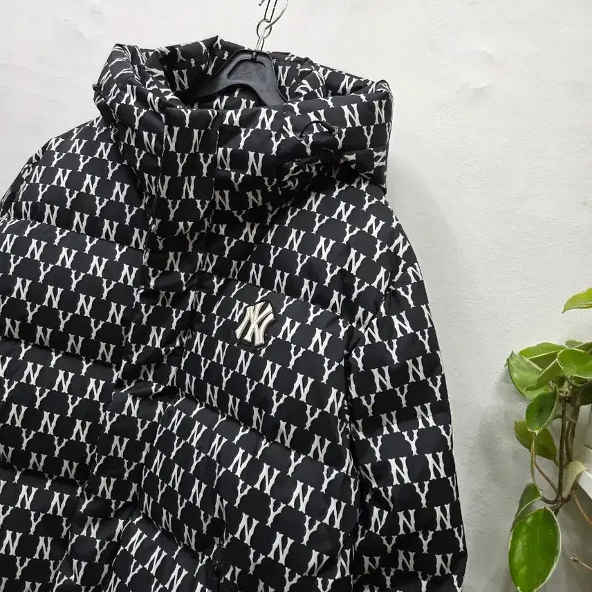 [BUNJANG] MLB Monogram Goose Down Padding Jacket / MLB/모노그램 구스다운 패딩 L