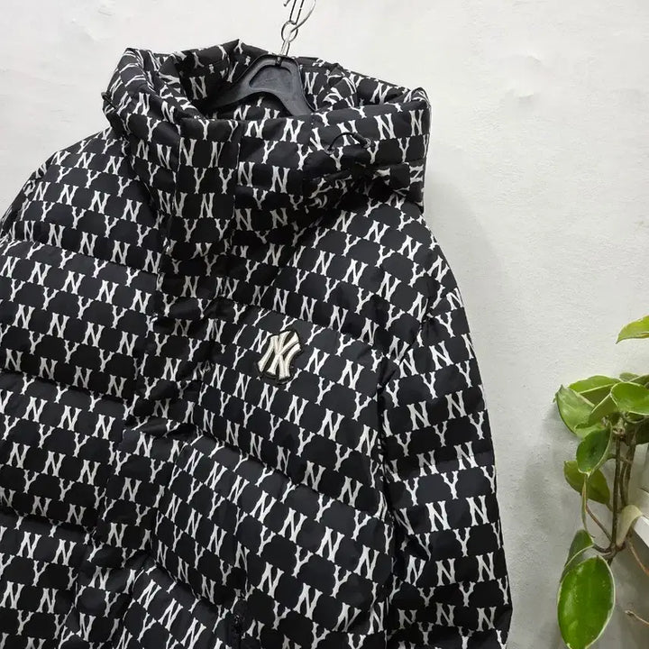 [BUNJANG] MLB Monogram Goose Down Padding Jacket / MLB/모노그램 구스다운 패딩 L