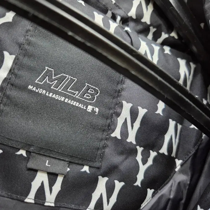 [BUNJANG] MLB Monogram Goose Down Padding Jacket / MLB/모노그램 구스다운 패딩 L