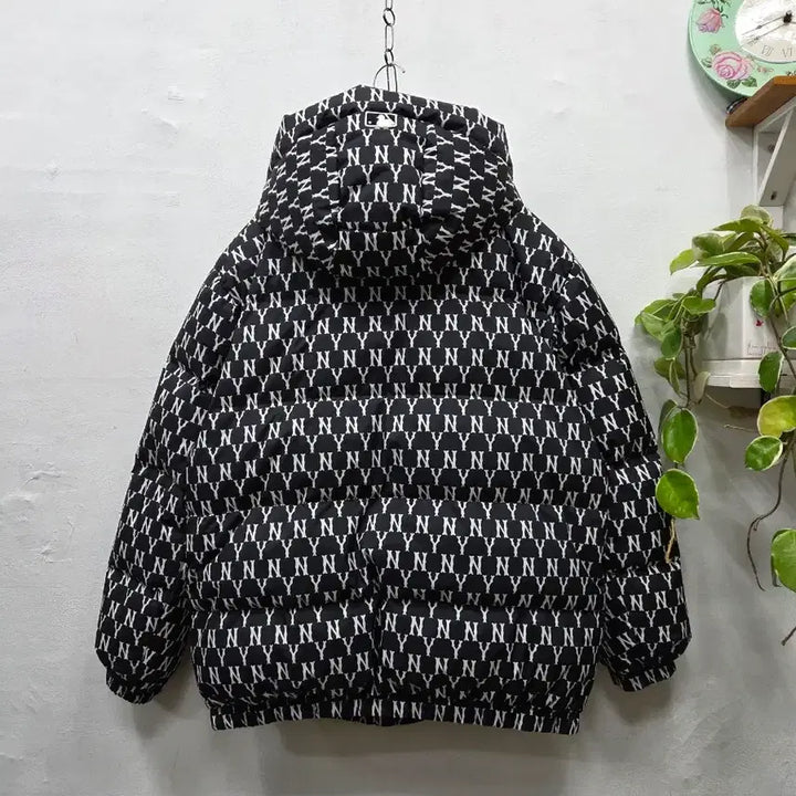 [BUNJANG] MLB Monogram Goose Down Padding Jacket / MLB/모노그램 구스다운 패딩 L