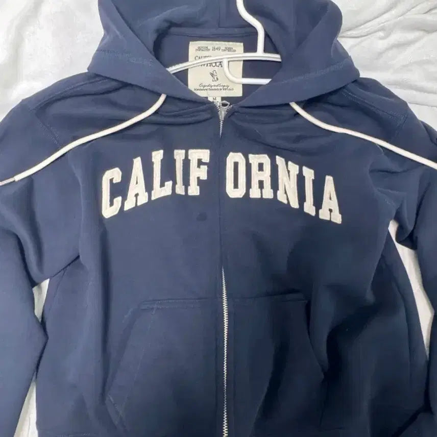 [BUNJANG] Who.A.U Hooded Zip-up / 후아유 후드집업