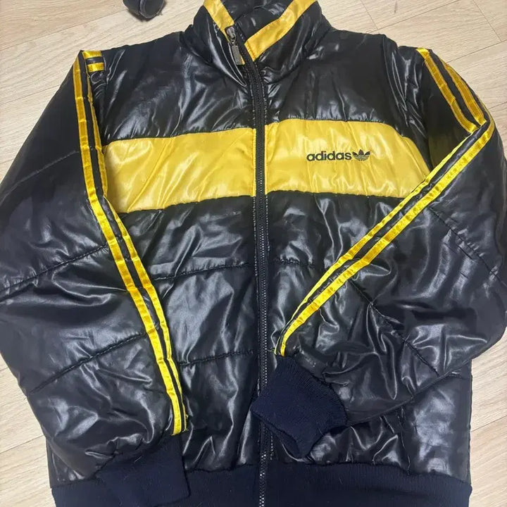[BUNJANG] Adidas Black/Gold Padded Jacket / 아디다스 블랙/골드 패딩 자켓