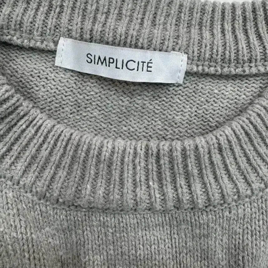 [BUNJANG] Gray Embroidered Knit Sweater / 그레이 자수 니트 / 루즈핏 55-66/데일리룩/간절기 니트/JPN