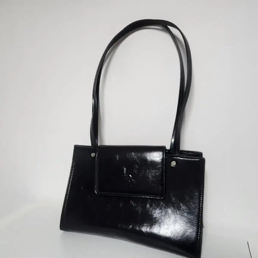 [BUNJANG] Leatherly Bolted Square Shoulder Bag / 레더리 볼티드 스퀘어 숄더백