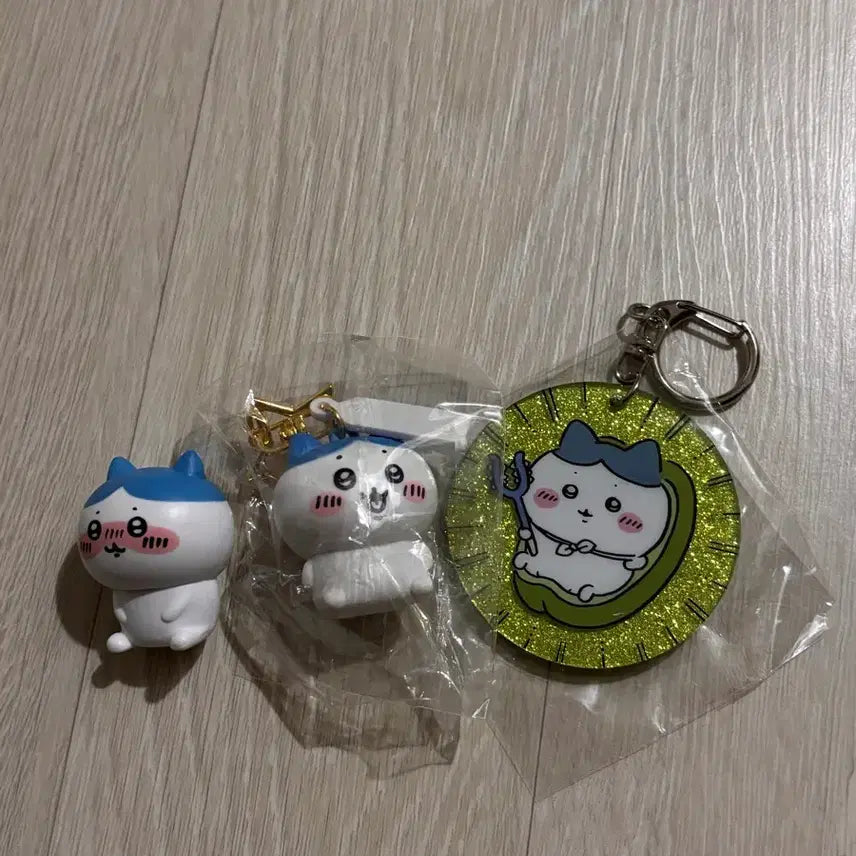 [BUNJANG] Hachiware Figure & Keyring Bundle / 하치와레 피규어+열쇠고리2종