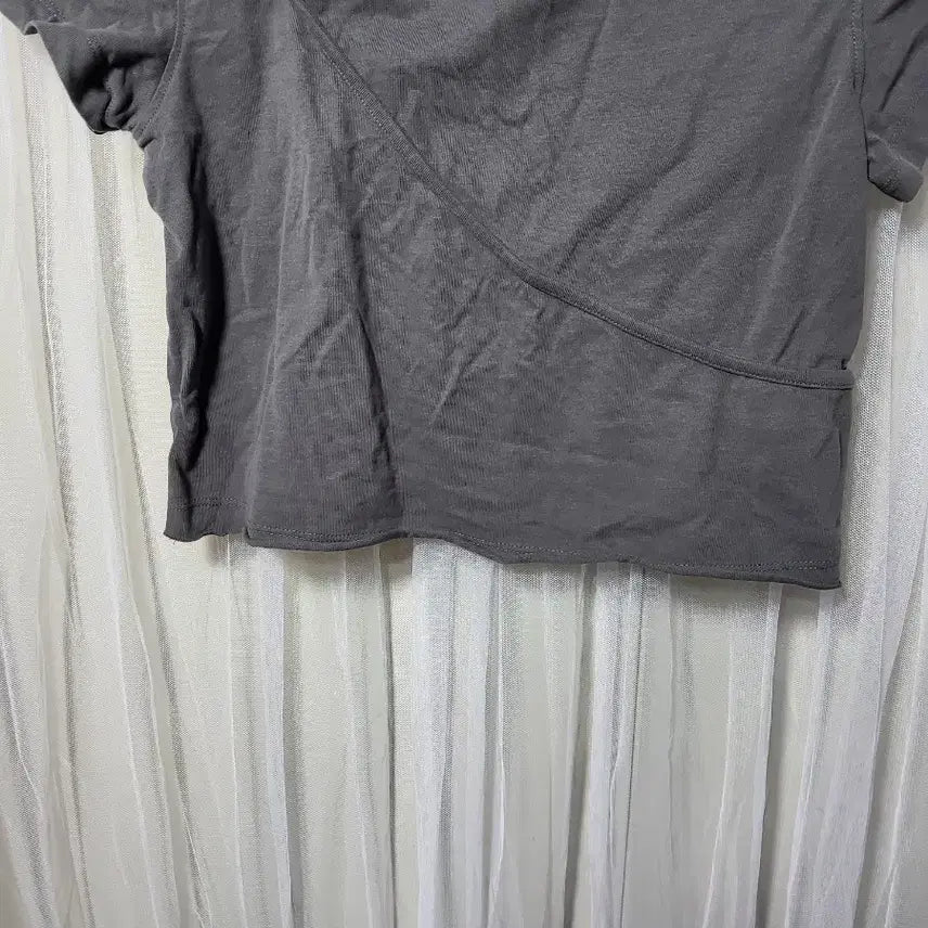 [BUNJANG] Calvin Klein Unbalanced Crop T-shirt / 캘빈클라인 언발란스 크롭 반팔 티셔츠