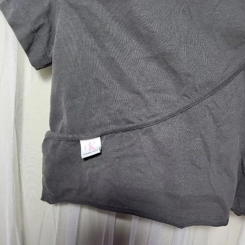 [BUNJANG] Calvin Klein Unbalanced Crop T-shirt / 캘빈클라인 언발란스 크롭 반팔 티셔츠