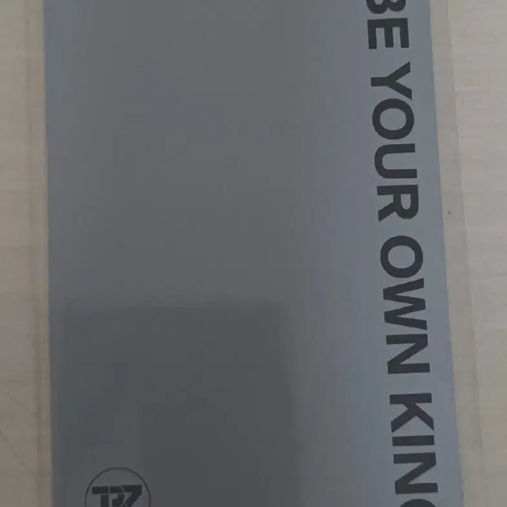 [BUNJANG] The Boyz Hyunjae B.U. on King Photocard / 더보이즈 현재 비온킹 포카