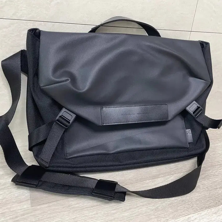 [BUNJANG] Mathematic Hawk C1 Crossbody Bag / 마테마틱 / 호크 C1, 남성 크로스백, 남성 가방
