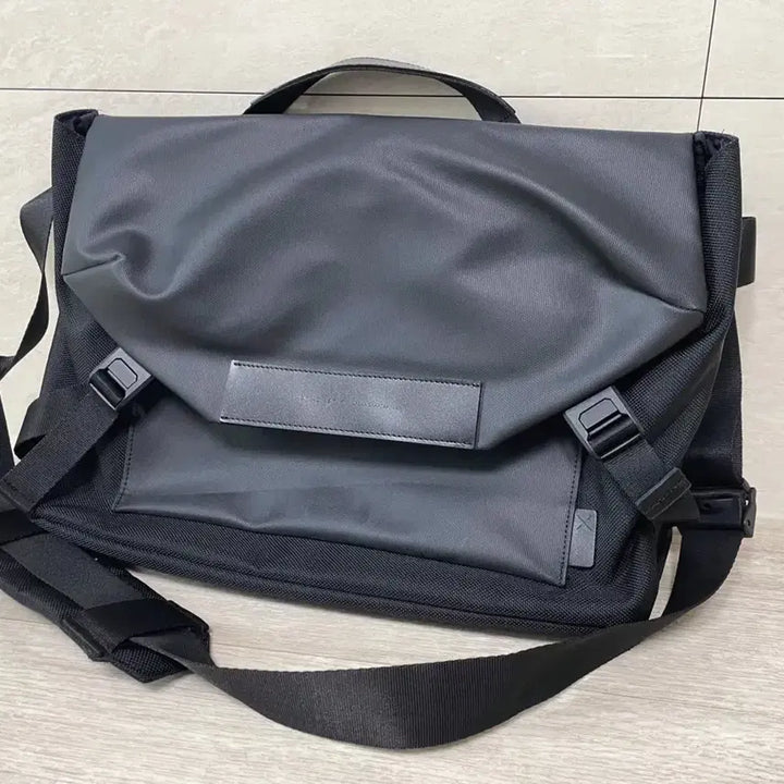 [BUNJANG] Mathematic Hawk C1 Crossbody Bag / 마테마틱 / 호크 C1, 남성 크로스백, 남성 가방