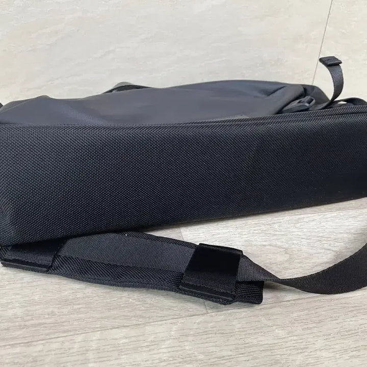 [BUNJANG] Mathematic Hawk C1 Crossbody Bag / 마테마틱 / 호크 C1, 남성 크로스백, 남성 가방