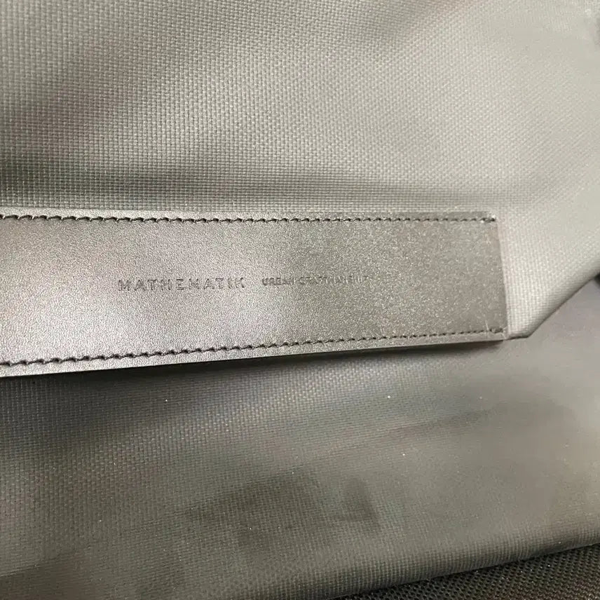 [BUNJANG] Mathematic Hawk C1 Crossbody Bag / 마테마틱 / 호크 C1, 남성 크로스백, 남성 가방