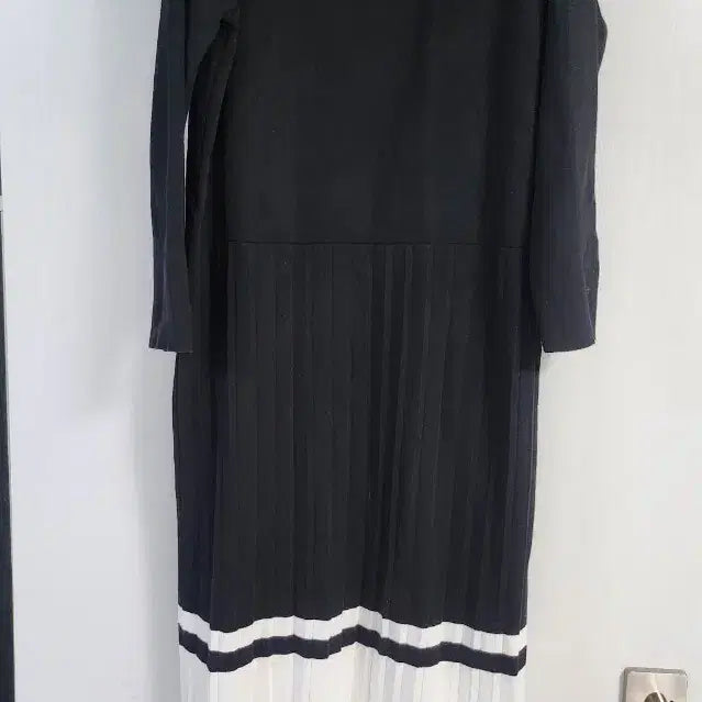 [BUNJANG] Knit Collar Neck Long Dress / 카라넥 니트 원피스 블랙/화이트