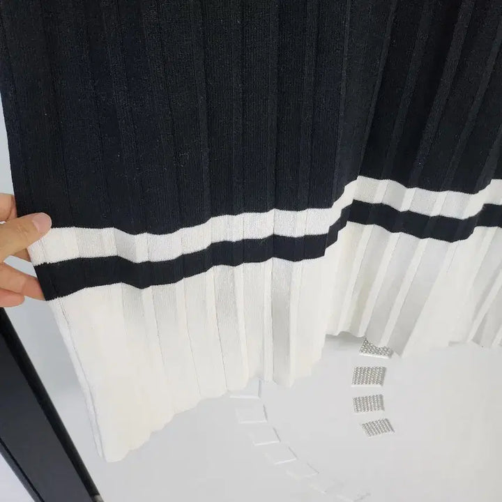 [BUNJANG] Knit Collar Neck Long Dress / 카라넥 니트 원피스 블랙/화이트