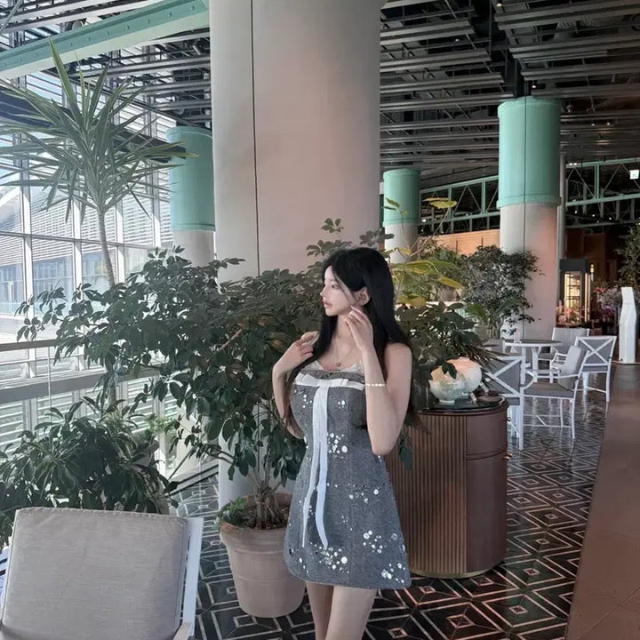 [BUNJANG] Rosemua Silver Sequin Ribbon Detail Mini Dress / [미착용] 로즈무아 실버스팽글 리본 배색 미니 원피스 수입의류 홀복