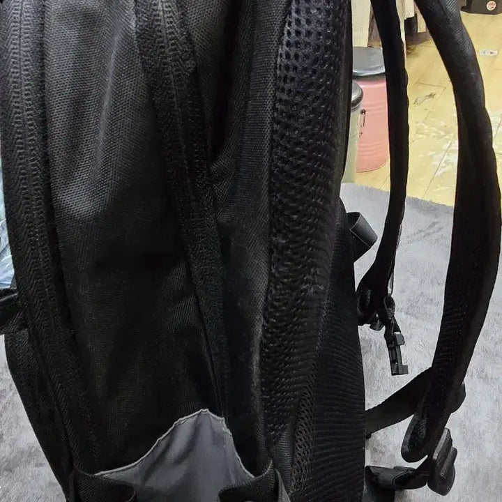 [BUNJANG] Discovery Expedition Black Backpack / 디스커버리 익스페디션 블랙 백팩