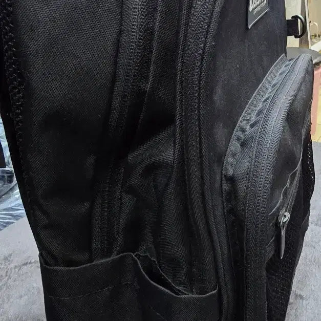 [BUNJANG] Discovery Expedition Black Backpack / 디스커버리 익스페디션 블랙 백팩