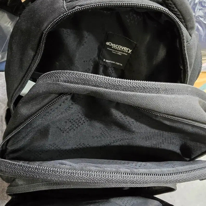 [BUNJANG] Discovery Expedition Black Backpack / 디스커버리 익스페디션 블랙 백팩
