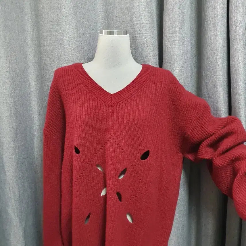 [BUNJANG] Moonseon Red Knit Top / 문선 펀칭 레드니트
