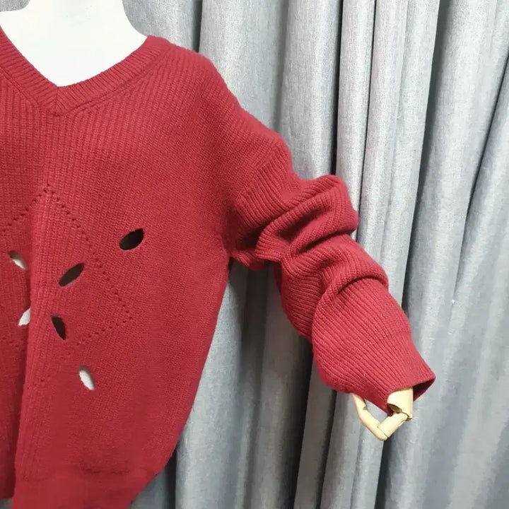 [BUNJANG] Moonseon Red Knit Top / 문선 펀칭 레드니트