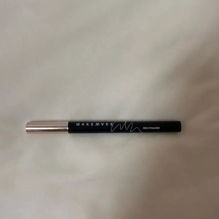 [BUNJANG] WAKE MAKE Iron Wall Pen Eyeliner 01 Black / 웨이크메이크 철벽 펜 아이라이너 01 블랙