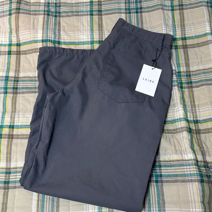 [BUNJANG] LEIRE Curved Cotton Chino Pants (Charcoal) / 르아르 LEIRE 커브드 코튼 치노팬츠 (차콜)