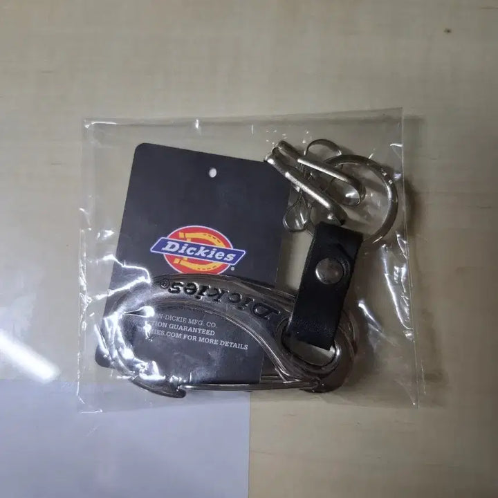 [BUNJANG] Dickies Carabiner / 디키즈 카라비너