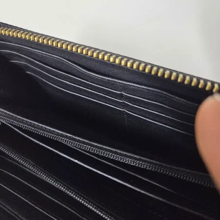 [BUNJANG] UGG Snake-Embossed Long Wallet / UGG 블랙 뱀피 장지갑