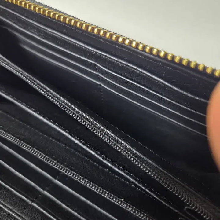 [BUNJANG] UGG Snake-Embossed Long Wallet / UGG 블랙 뱀피 장지갑