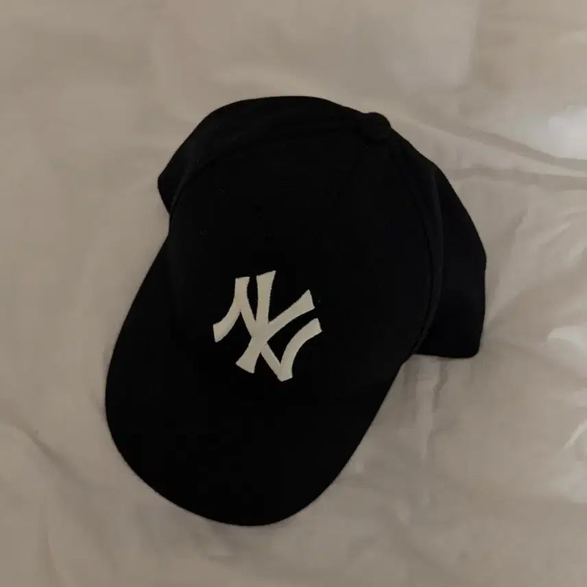 [BUNJANG] MLB New York Yankees Signature Patch Structured Ball Cap / mlb시그니처 패치 스트럭쳐 볼캡 뉴욕양키스