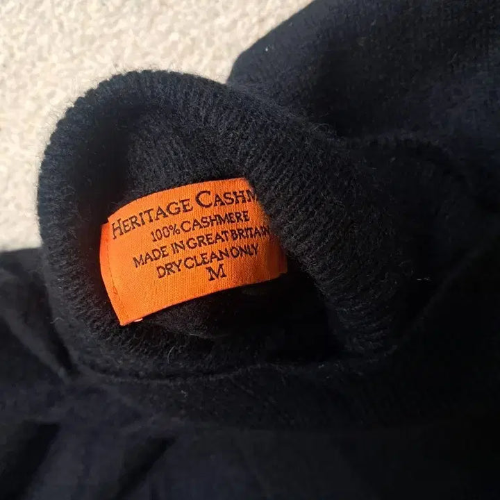 [BUNJANG] Heritage Cashmere Black Turtleneck Sweater / 헤리티지 캐시미어 블랙 터틀넥 니트 스웨터