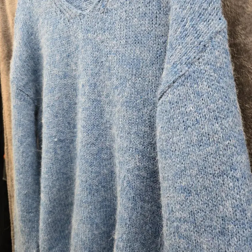 [BUNJANG] Js Melbon Blue V-Neck Knit Sweater / 브이넥 니트 하늘색 95
