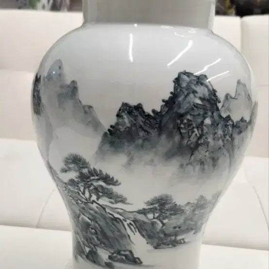 [BUNJANG] Landscape Painting Maebyeong Vase / 산수 풍경화 매병