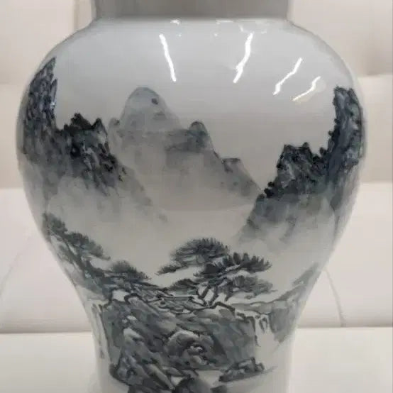 [BUNJANG] Landscape Painting Maebyeong Vase / 산수 풍경화 매병