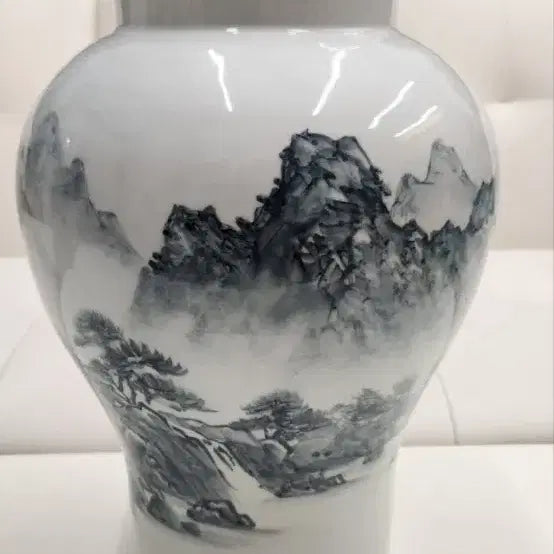 [BUNJANG] Landscape Painting Maebyeong Vase / 산수 풍경화 매병
