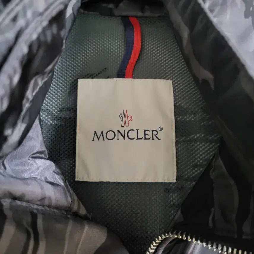 [BUNJANG] Moncler Camo Windbreaker Jacket / 몽클레어 카모바람막이95m(정품)