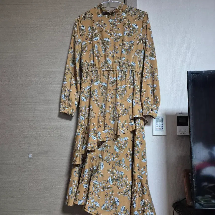 [BUNJANG] Unbalanced Frill Long Dress & Knit Vest Set / 언발란스 프릴 롱원피스+니트베스트 세트