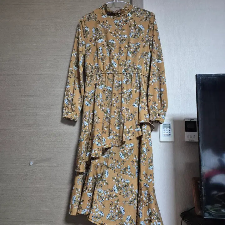 [BUNJANG] Unbalanced Frill Long Dress & Knit Vest Set / 언발란스 프릴 롱원피스+니트베스트 세트